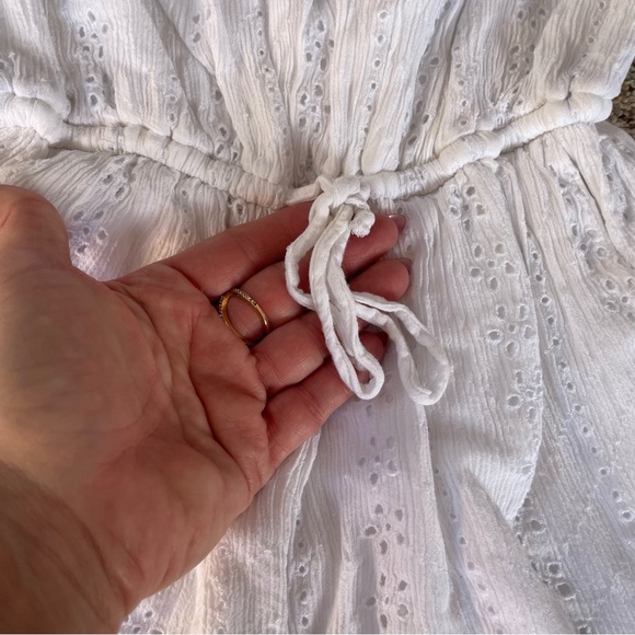 Hollister White Eyelet Girls Romper. Size XS - Picture 4 of 8